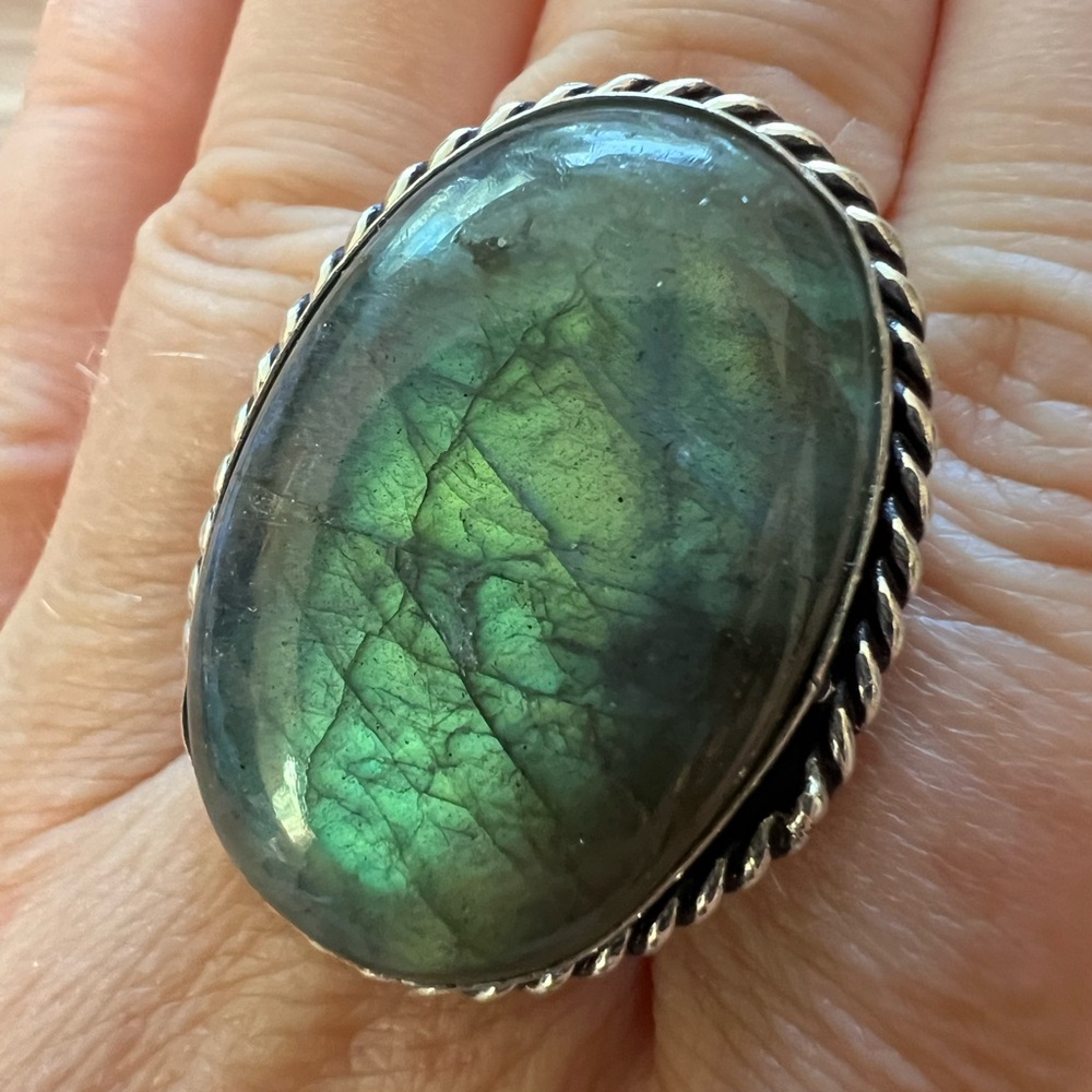 Labradorite Flash Cabochon Ring - Picture 4 of 14